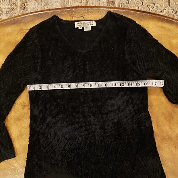 Like NEW Real Clothes Saks Fifth Avenue Black V-Neck Sweater with Knit Accents - Picture 4 of 7